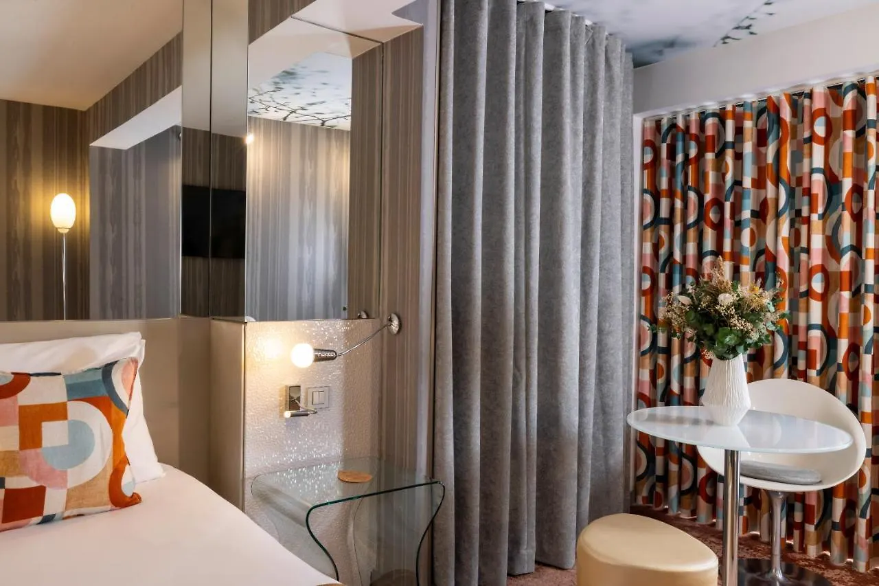 Le 7 Eiffel Hotel By Malone Parigi 4*,